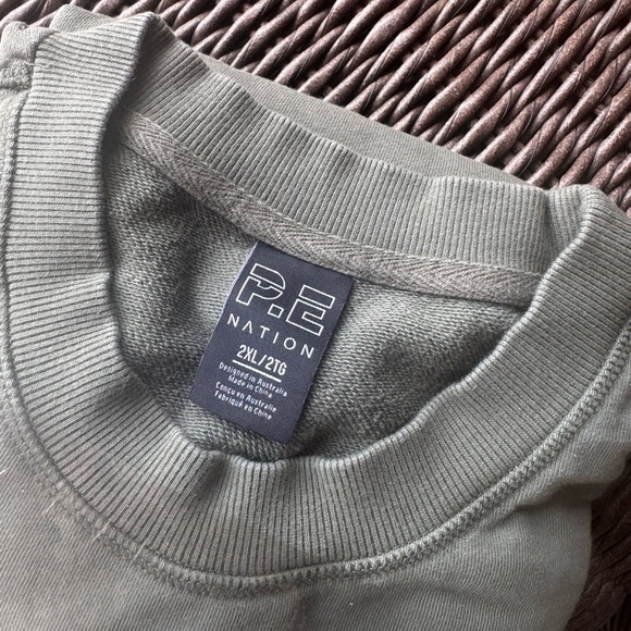 🌸USED P.E Nation Green Crew Neck Long Sleeve Sweatshirt-EXCELLENT COND. SZ:2XL. - Picture 5 of 5